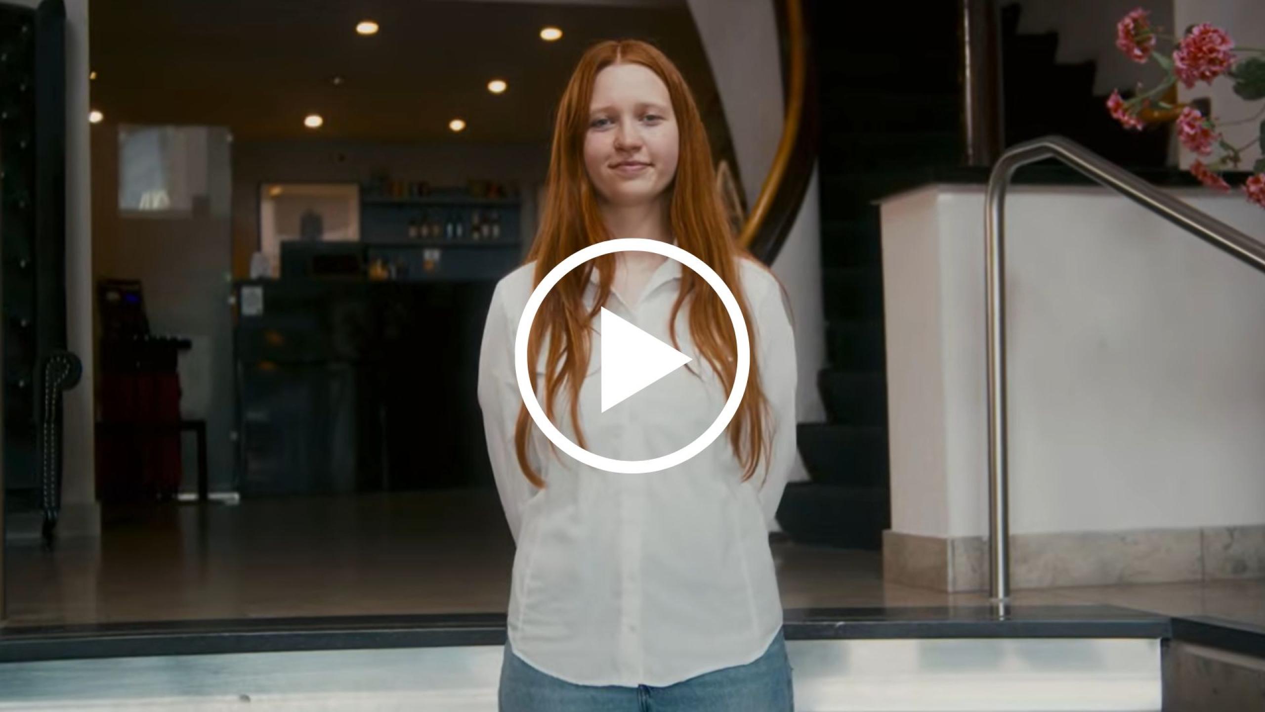 play_video_travel & hospitality