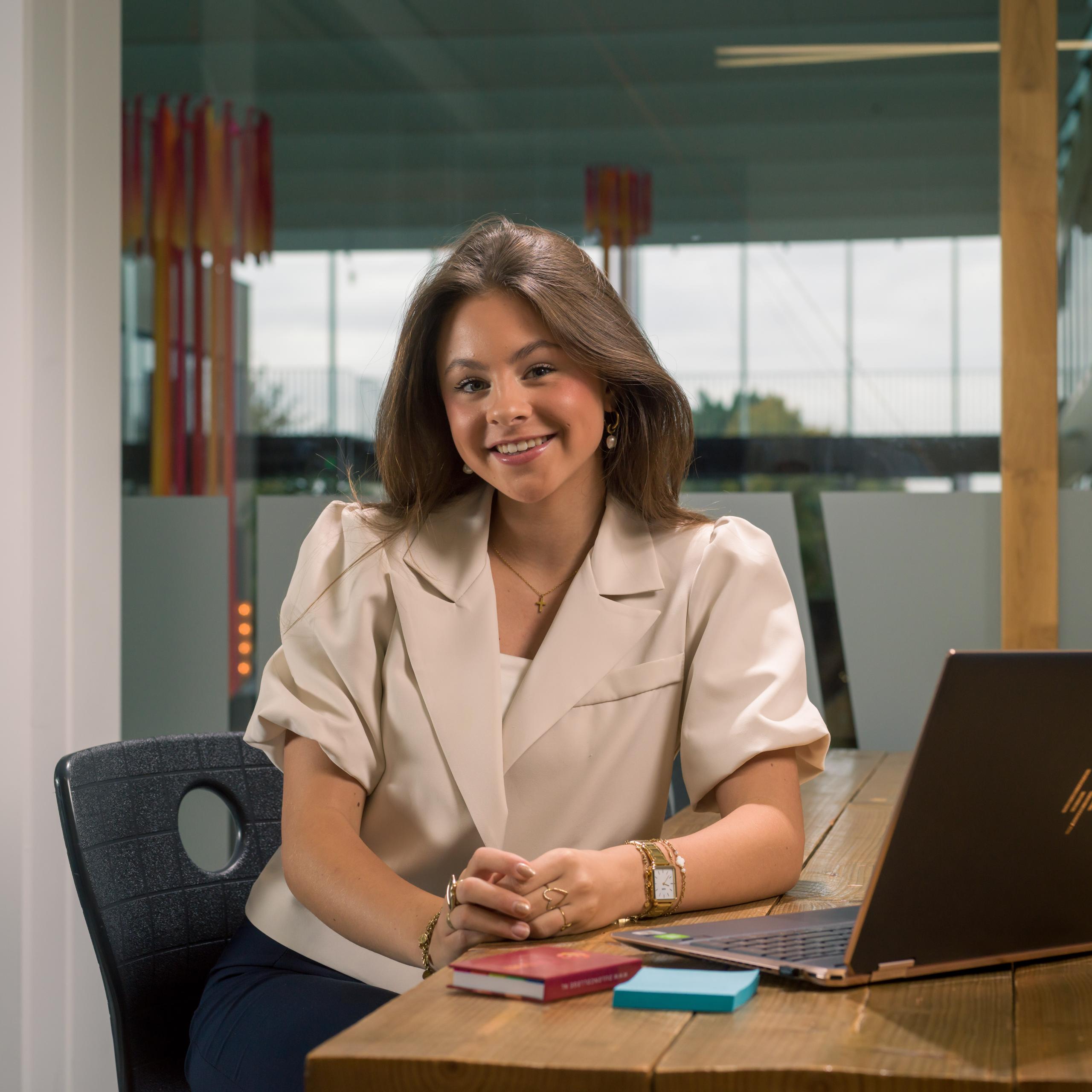 Financiële beroepen, handel, ICT, management support_dulon_college